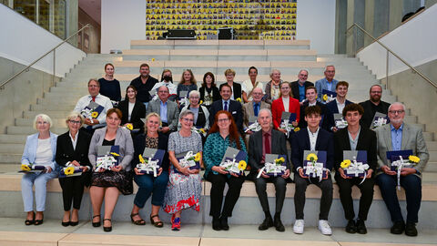 Kultusminister Lorz würdigt ehrenamtliches Engagement an Schulen Kultusminister Lorz würdigt ehrenamtliches Engagement an Schulen