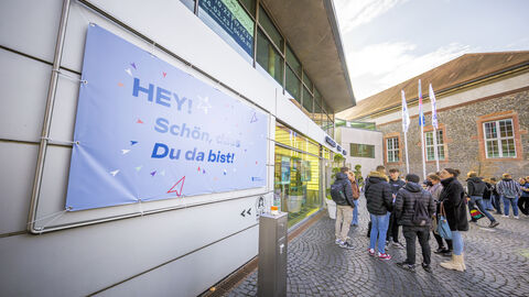 Eingang des Hey, Europe! Festivals