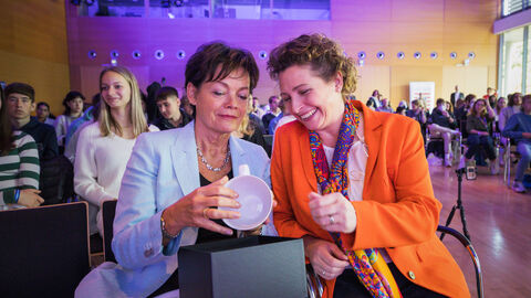 Europaministerin Puttrich und Vizepräsidentin des Europäischen Parlaments, Nicola Beer