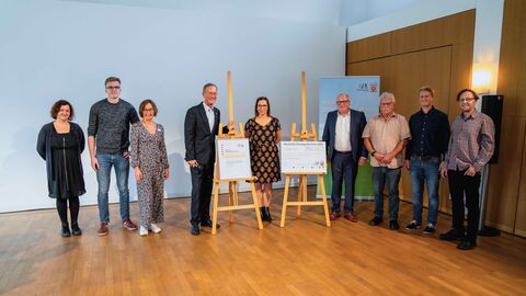 Staatsminister Axel Wintermeyer ehrt das Projekt „Jugendgerechte Städte und Gemeinden – jugendgerechter Landkreis Gießen“