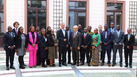 Staatsminister Wintermeyer empfängt Diplomatinnen und Diplomaten aus Afrika