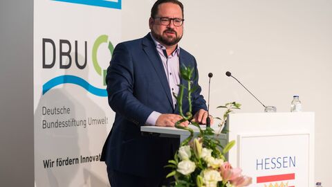 Holz als Antwort auf die großen Fragen der Klimakrise Holz als Antwort auf die großen Fragen der Klimakrise