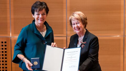 Europaministerin Lucia Puttrich mit Dr. Vilborg Ísleifsdóttir-Bickel