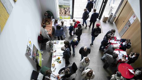 Am Eingang gab es für die Besucherinnen und Besucher jede Menge Informationsmaterialien über Hessen