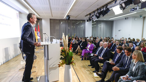 „Geldwäschebekämpfung vorantreiben“ – Podiumsdiskussion in der Hessischen Landesvertretung „Geldwäschebekämpfung vorantreiben“ – Podiumsdiskussion in der Hessischen Landesvertretung