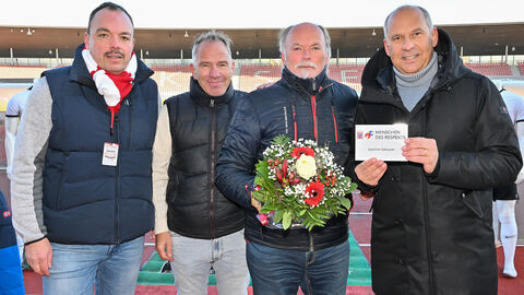 Ehrung von Joachim Gebauer: (v.l.n.r.) Christian Geselle (Oberbürgermeister), Jens Rose (Vorstand KSV Hessen Kassel), Joachim Gebauer, Prof. Dr. Roman Poseck (Hessischer Minister der Justiz)