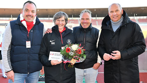 Ehrung von Magdalena Rita Knese: (v.l.n.r.) Christian Geselle (Oberbürgermeister), Magdalena Rita Knese, Jens Rose (Vorstand KSV Hessen Kassel), Prof. Dr. Roman Poseck (Hessischer Minister der Justiz) Ehrung von Magdalena Rita Knese: (v.l.n.r.) Christian Geselle (Oberbürgermeister), Magdalena Rita Knese, Jens Rose (Vorstand KSV Hessen Kassel), Prof. Dr. Roman Poseck (Hessischer Minister der Justiz)