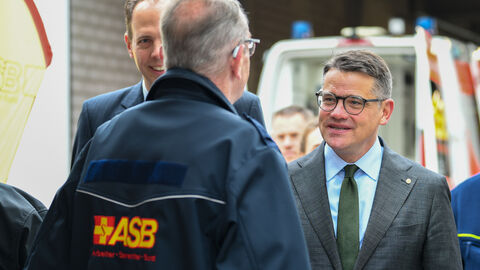 Ministerpräsident Boris Rhein besucht neues Zentrum des Arbeiter-Samariter-Bunds Ministerpräsident Boris Rhein besucht neues Zentrum des Arbeiter-Samariter-Bunds