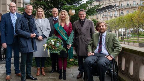 ÜbergabeWeihnachtsbaum
