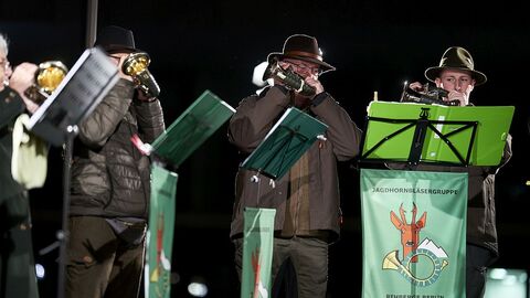 Jagdhornbläsergruppe Rehberge Berlin begleitete die Eröffnung des Martini-Marktes musikalisch.