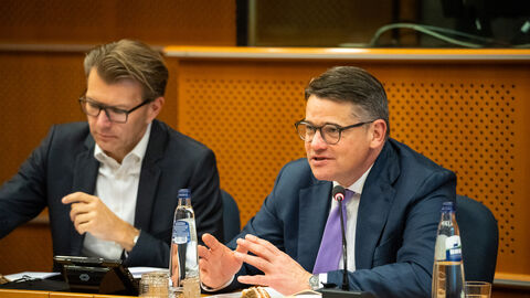 Ministerpräsident Boris Rhein im Gespräch mit Europaabgeordneten der CDU/CSU-Gruppe im Europäischen Parlament Ministerpräsident Boris Rhein setzt sich in Brüssel für hessische Interessen ein