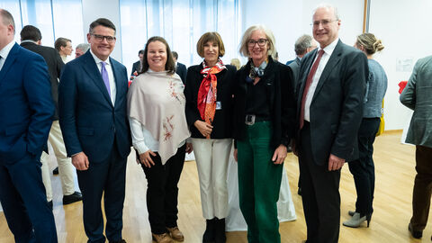 Ministerpräsident Boris Rhein trifft die Leiterinnen und den Leiter der Vertretungen der Partnerregionen: v.l.n.r. Ministerpräsident Boris Rhein, Malgorzata Sylla (Wielkopolska), Lorenza Badiello (Emilia-Romagna), Marie-Pierre Mesplède (Nouvelle-Aquitaine), Friedrich von Heusinger (Hessen) Ministerpräsident Boris Rhein setzt sich in Brüssel für hessische Interessen ein