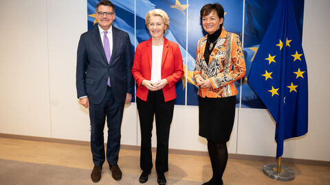 Ministerpräsident Boris Rhein, Präsidentin der Europäischen Kommission von der Leyen und Europaministerin Puttrich Ministerpräsident Boris Rhein setzt sich in Brüssel für hessische Interessen ein