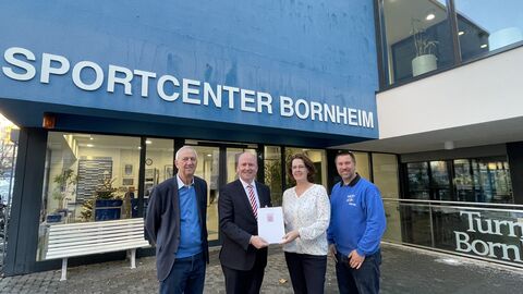 (v.l.n.r.) Ehrenvorsitzender Peter Völker, Europastaatssekretär Uwe Becker, Erste Vorsitzende Petra Römer, Geschäftsführer Thomas Völker