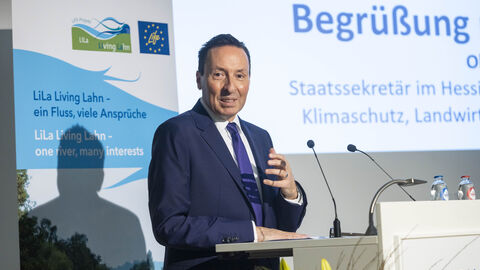 Begrüßung und Einführung mit Oliver Conz, Staatssekretär, Hessisches Ministerium für Umwelt, Klimaschutz, Landwirtschaft und Verbraucherschutz Am Rednerpult: Oliver Conz - Begrüßung und Einführung mit Oliver Conz, Staatssekretär, Hessisches Ministerium für Umwelt, Klimaschutz, Landwirtschaft und Verbraucherschutz