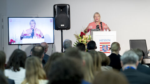 Eröffnung Prof. Dr. Kristina Sinemus, Ministerin für Digitale Strategie und Entwicklung des Landes Hessen Eröffnung Prof. Dr. Kristina Sinemus, Ministerin für Digitale Strategie und Entwicklung des Landes Hessen