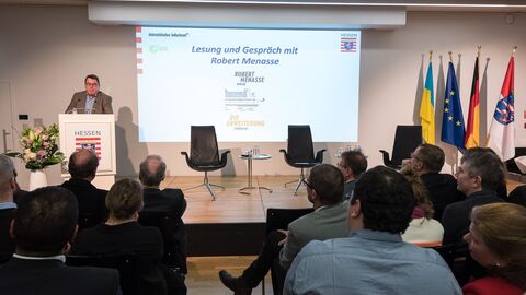 Peter Kapern, Deutschlandradio, Studio Brüssel, hat die Veranstaltung moderiert