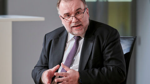 BDI EU Industry Talk: Europa am Scheideweg – Wie steigern wir unsere Wettbewerbsfähigkeit? BDI EU Industry Talk: Europa am Scheideweg – Wie steigern wir unsere Wettbewerbsfähigkeit?