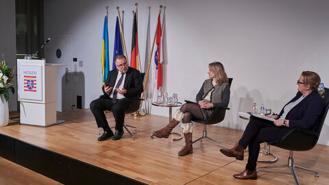 BDI EU Industry Talk: Europa am Scheideweg – Wie steigern wir unsere Wettbewerbsfähigkeit? BDI EU Industry Talk: Europa am Scheideweg – Wie steigern wir unsere Wettbewerbsfähigkeit?