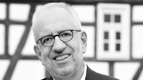 Hans-Dieter Hillmoth