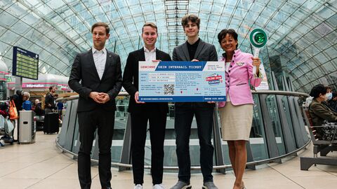 HessenRail 2023 Europaministerin Lucia Puttrich beim Auftakt der HessenRail-Verlosung