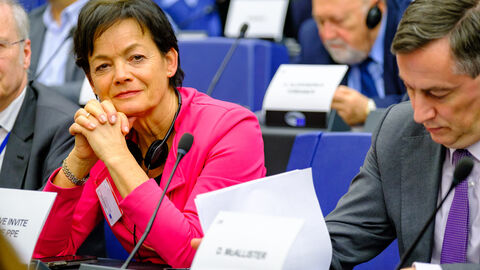 Teilnahme Staatsministerin Lucia Puttrich an einem Meinungsaustausch der EVP-Fraktion mit der Kommissionspräsidentin Ursula von der Leyen im Rahmen einer Fraktionssitzung Teilnahme Staatsministerin Lucia Puttrich an einem Meinungsaustausch der EVP-Fraktion mit der Kommissionspräsidentin Ursula von der Leyen im Rahmen einer Fraktionssitzung
