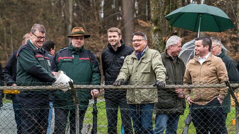 Gruppenfoto mit Boris Rhein im Tiergarten Weilburg