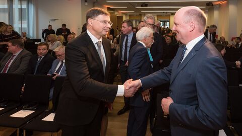 Europastaatsekretär Uwe Becker im Gespräch mit Exekutiv-Vizekommissionspräsident Valdis Dombrovskis