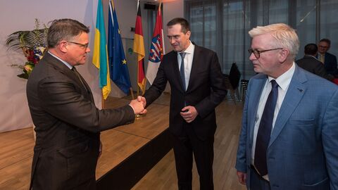 Ministerpräsident Boris Rhein im Gespräch mit dem ukrainische Botschafter bei der EU, Vsevolod Chentsov