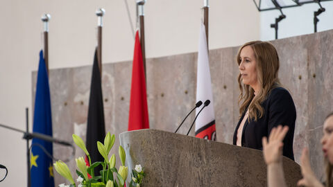 Landtagspräsidentin Astrid Wallmann Landtagspräsidentin Astrid Wallmann am Rednerpult