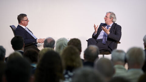 Dr. Thomas Gutschker und Prof. Dr. Andreas Fahrmeir im Gespräch