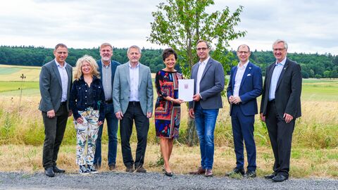 v.l.n.r. Klaus Karger (Geschäftsführer Wirtschaftsförderung Wetterau GmbH), 1. Stadträtin Nina Bergmann (Ortenberg), Bürgermeister Wilfried Mogk (Echzell), Bernd-Uwe Domes (Wirtschaftsförderung Wetterau GmbH), Europaministerin Lucia Puttrich, Bürgermeister Thorsten Eberhard (Nidda), Landrat Wetterau Jan Weckler; Bürgermeister Rainer Wengorsch (Hungen) v.l.n.r. Klaus Karger (Geschäftsführer Wirtschaftsförderung Wetterau GmbH), 1. Stadträtin Nina Bergmann (Ortenberg), Bürgermeister Wilfried Mogk (Echzell), Bernd-Uwe Domes (Wirtschaftsförderung Wetterau GmbH), Europaministerin Lucia Puttrich, Bürgermeister Thorsten Eberhard (Nidda), Landrat Wetterau Jan Weckler; Bürgermeister Rainer Wengorsch (Hungen)