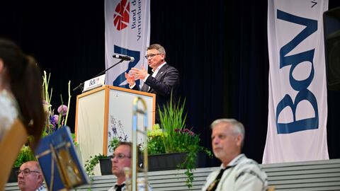 Ministerpräsident Boris Rhein beim Volkstums- und Brauchtumsnachmittag