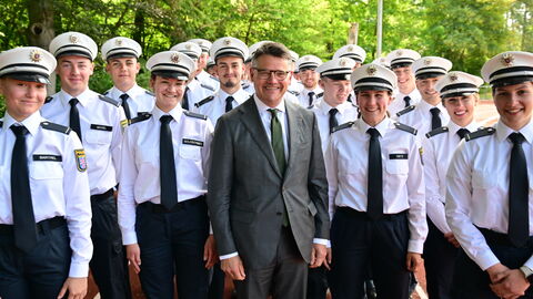 Rund 900 Kommissaranwärterinnen und -anwärter auf Hessentag vereidigt
