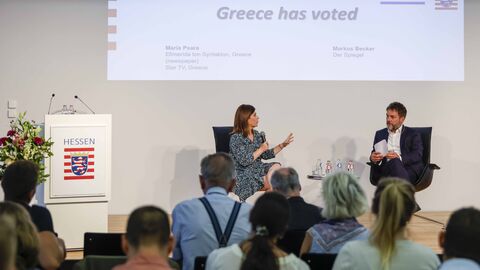 Markus Becker, DER SPIEGEL, im Gespräch mit Maria Psara, Efimerida ton Syntakton Greece (Zeitung), STAR TV Greece Markus Becker, DER SPIEGEL, im Gespräch mit Maria Psara, Efimerida ton Syntakton Greece (Zeitung), STAR TV Greece
