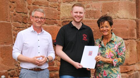 Europaministerin Lucia Puttrich übergibt Förderbescheid