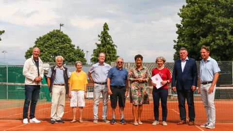 Europaministerin Lucia Puttrich übergibt Förderbescheid