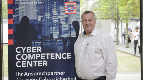 Ein Mitarbeiter des hessischen CyberCompetenceCenters informierte über Gefahren im WorldWideWeb
