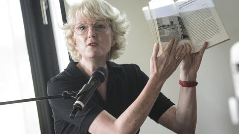 Zeitzeugin Sabine Michel liest als Co-Autorin Passagen aus dem Buch „Die anderen Leben. Generationengespräche Ost“