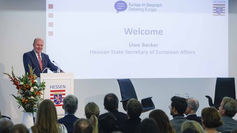 Gibt es eine europäische Identität? Europa im Gespräch mit Bischof em. Prof. Dr. Martin Hein Gibt es eine europäische Identität? Europa im Gespräch mit Bischof em. Prof. Dr. Martin Hein