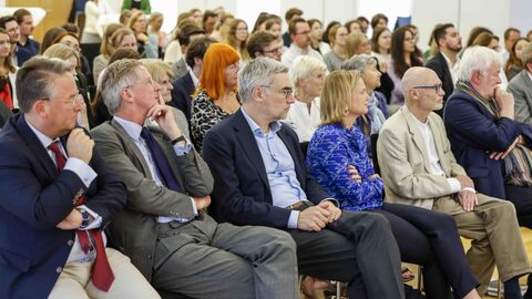 Gibt es eine europäische Identität? Europa im Gespräch mit Bischof em. Prof. Dr. Martin Hein Gibt es eine europäische Identität? Europa im Gespräch mit Bischof em. Prof. Dr. Martin Hein