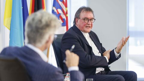 Gibt es eine europäische Identität? Europa im Gespräch mit Bischof em. Prof. Dr. Martin Hein Gibt es eine europäische Identität? Europa im Gespräch mit Bischof em. Prof. Dr. Martin Hein