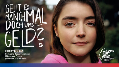 Junge Frau schaut in Kamera, am unteren Ende des Bilds ist das Logo des Arbeitgeberland Hessen, auf dem Bild steht "geht es manchmal doch ums Geld? Eins ist sicher: Beim Land Hessen verdienen Männer und Frauen grundsätzlich gleich viel."