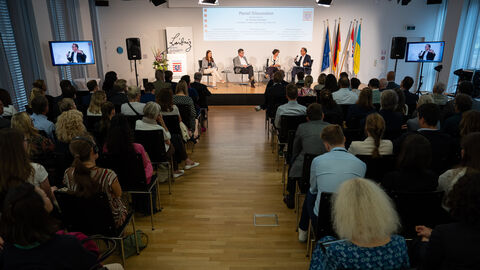 Panel im Crisis Talk und das Publikum