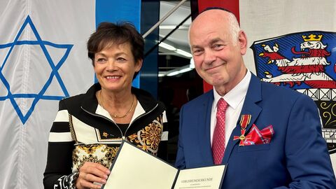 Lucia Puttrich und Manfred de Vries bei der Ordensüberreichung Lucia Puttrich und Manfred de Vries bei der Ordensüberreichung