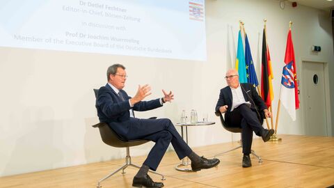Big Data in der Finanzindustrie: Ein Balanceakt zwischen Innovation und Regulierung Big Data in der Finanzindustrie: Ein Balanceakt zwischen Innovation und Regulierung