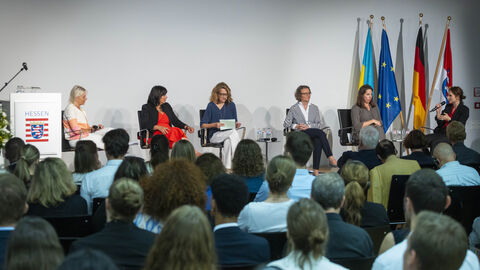v.l.nach rechts Prof. Kristina Sinemus, MdEP Marin Walsmann, Silke Wettach, Staatsministerin Ina Scharrenbach, Christina Kraus, Prof. Dr. Haya Shulman
