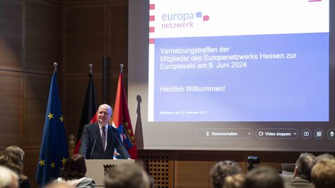 Europastaatssekretär Uwe Becker erläutert die Aktivitäten der Hessischen Landesregierung zur Europawahl Europawahl 2024 - Europastaatssekretär Uwe Becker