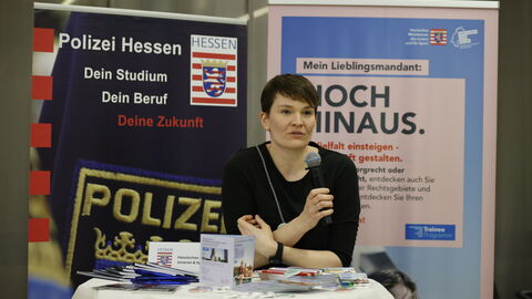 Das Hessische Ministerium des Innern und für Sport zählte auch zu den Ausstellenden Das Hessische Ministerium des Innern und für Sport zählte auch zu den Ausstellenden