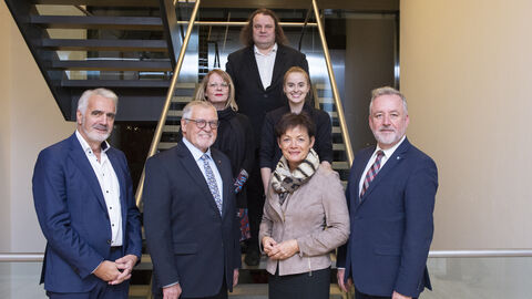 Ehrengäste der Podiumsdiskussion 22.11.2023 zum Thema Deutsche Minderheiten als Brücke der Völkerverständigung in Europa.
